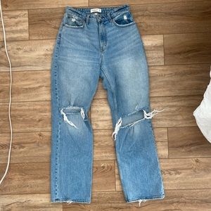 A&F Curve Love High Rise 90s Relaxed Jean - 28 / 6L